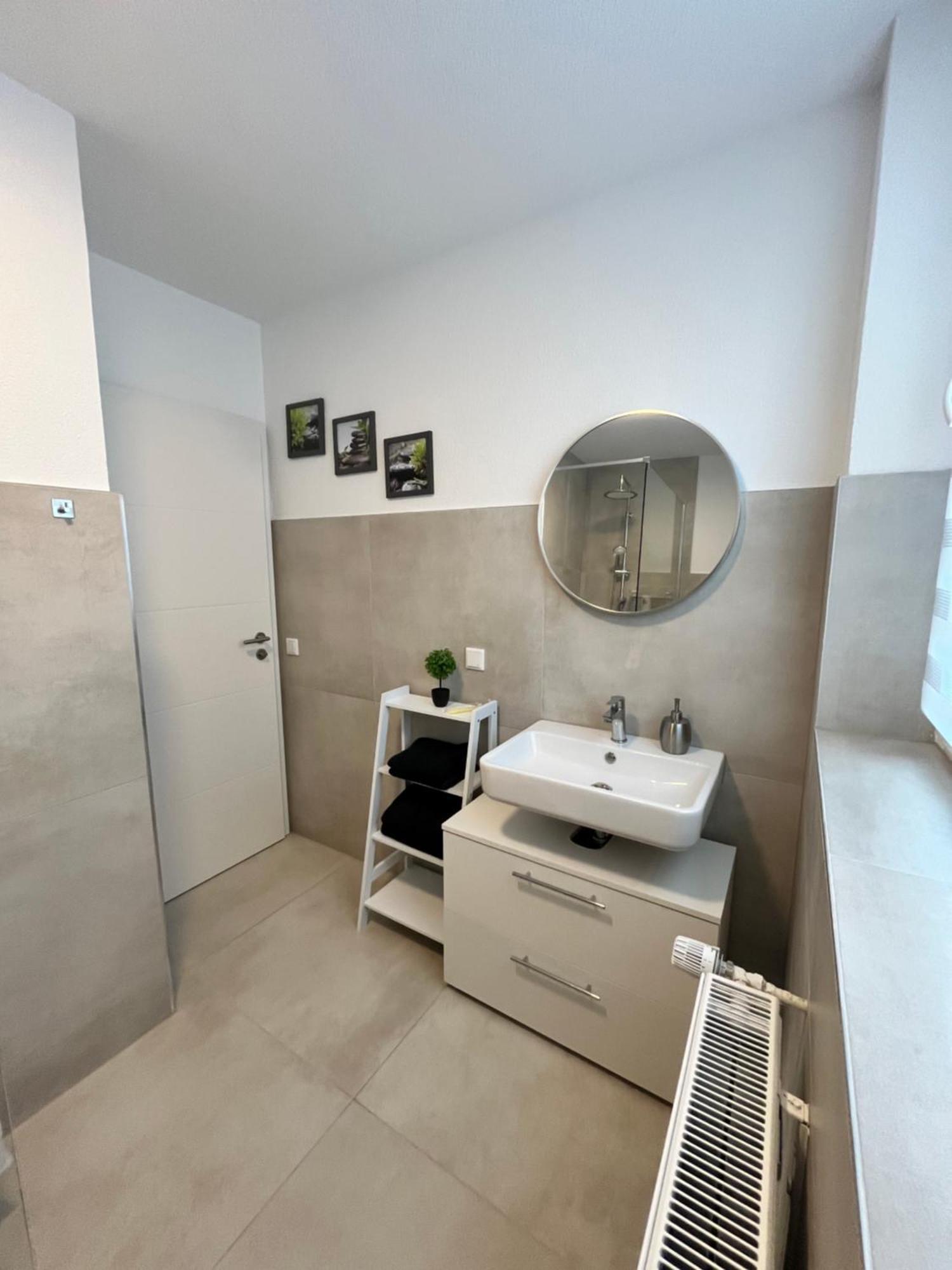 Apartment New York Naehe Duesseldorf, Messe, Hbf, City, Wifi, Helios Hospital